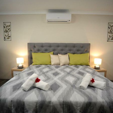 Judit Apartman Dombovar-Gunaras Ngoại thất bức ảnh