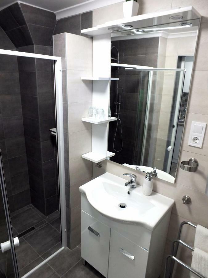 Judit Apartman Dombovar-Gunaras Ngoại thất bức ảnh