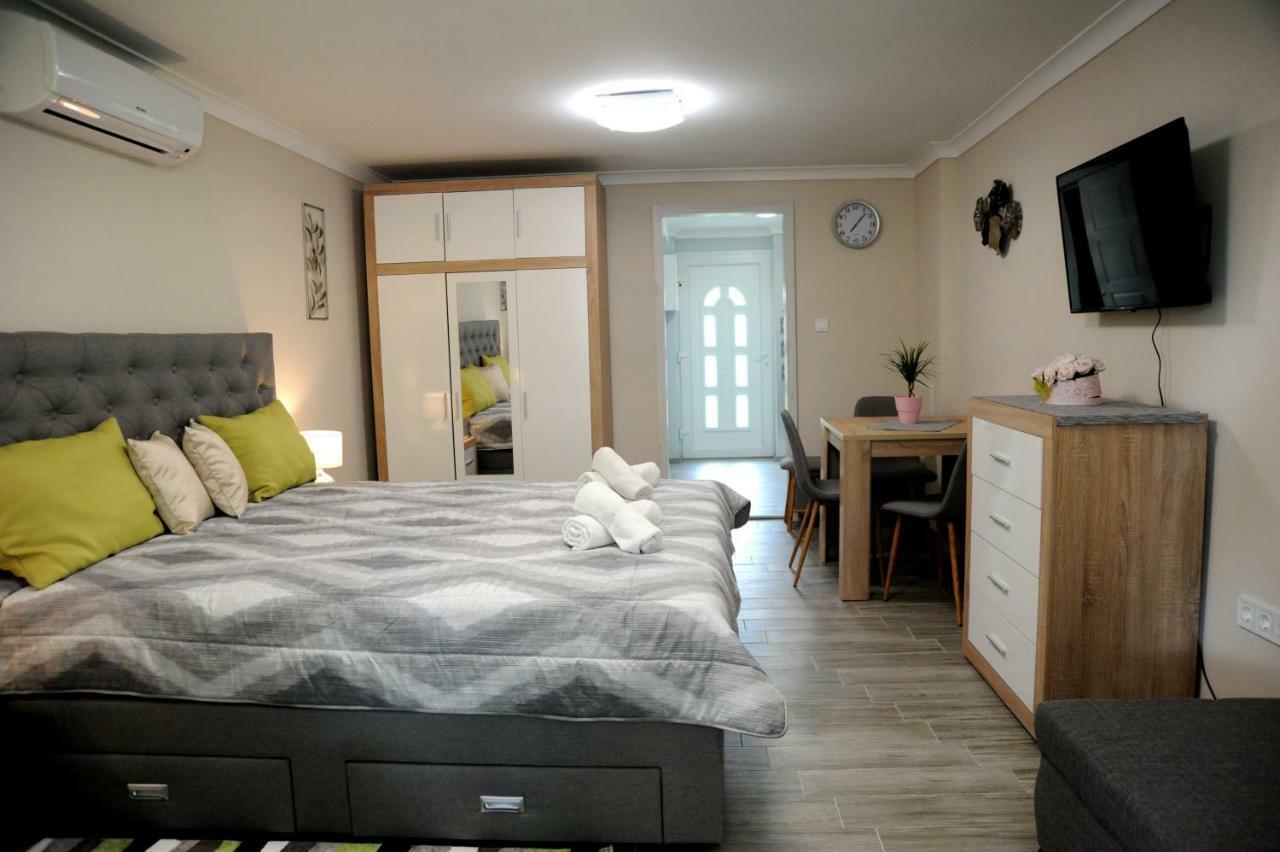 Judit Apartman Dombovar-Gunaras Ngoại thất bức ảnh