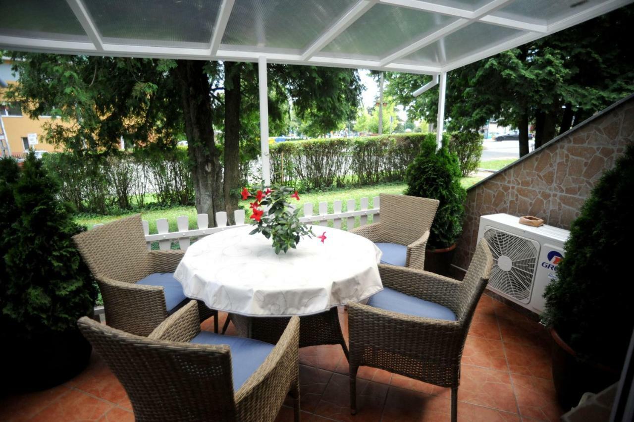 Judit Apartman Dombovar-Gunaras Ngoại thất bức ảnh